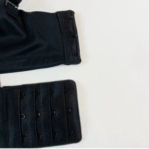 NWOT Victoria's Secret Bombshell Bra 32DD Multi-way/Multioption Adds 2 Cups